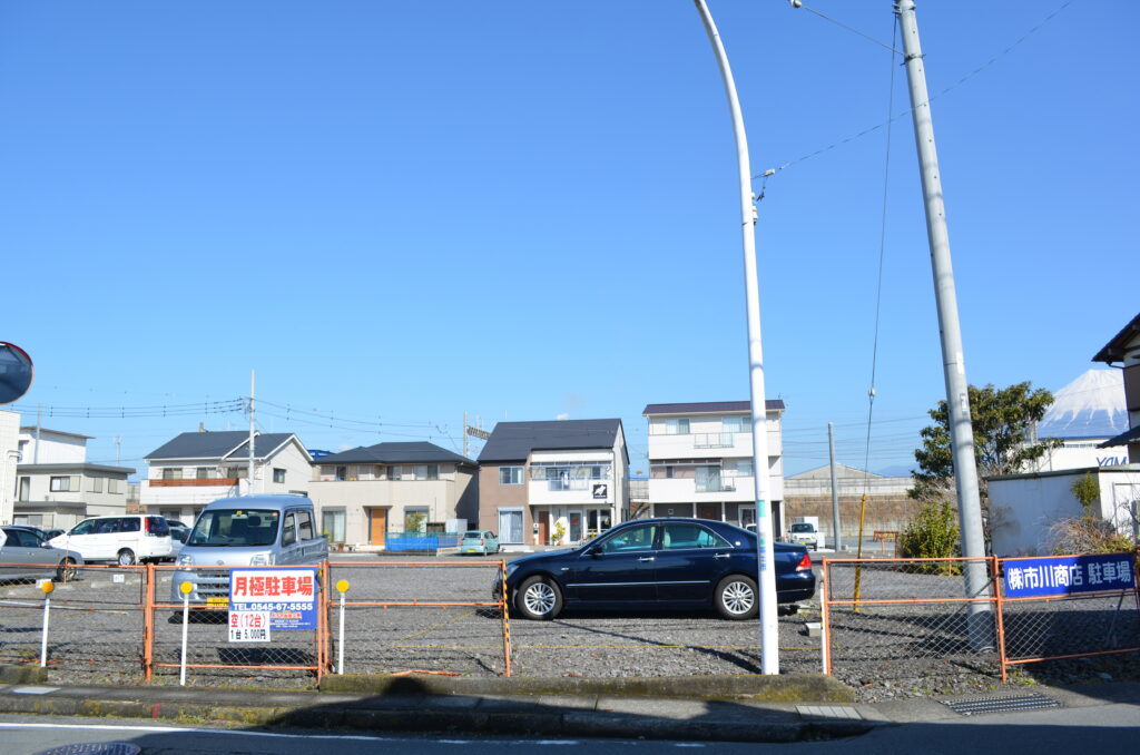 ⑥㈱市川商店月極駐車場