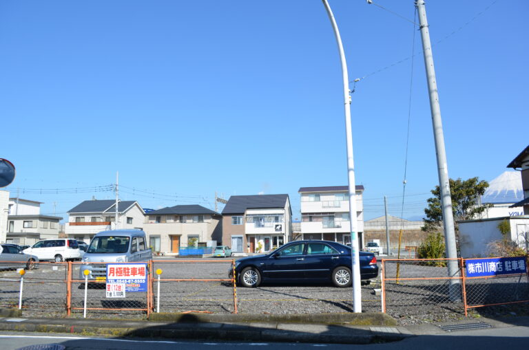 ⑥㈱市川商店月極駐車場